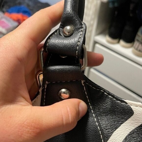 Stylish Black and White Shoulder Bag - Picture 5 of 7